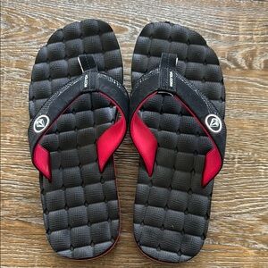 Men’s like new Volcom Flip Flops